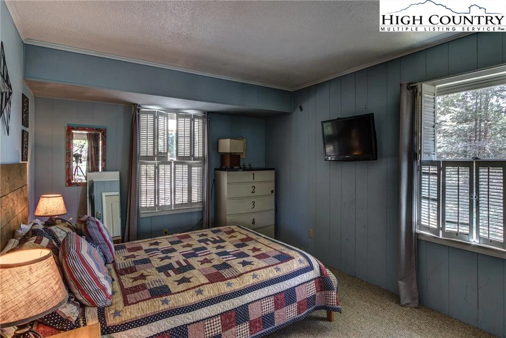 Image number 5 for the current listing