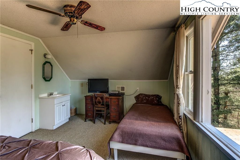 Image number 8 for the current listing