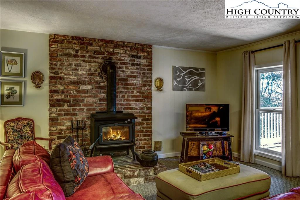Image number 2 for the current listing