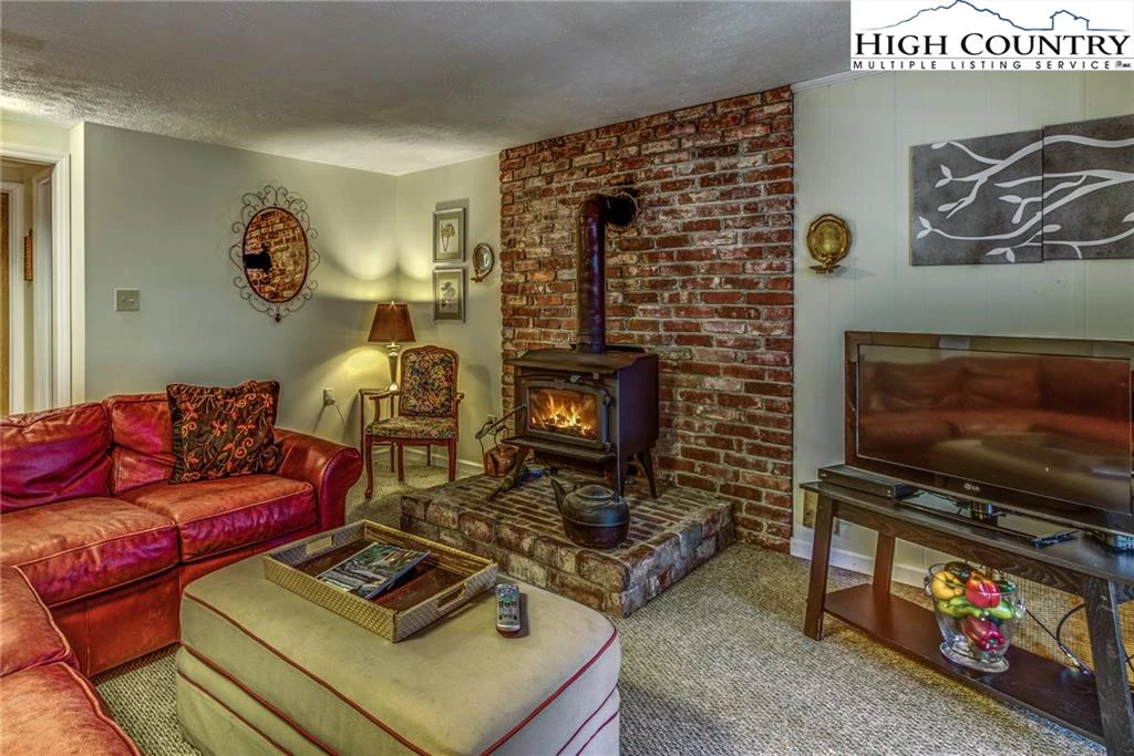 Image number 12 for the current listing