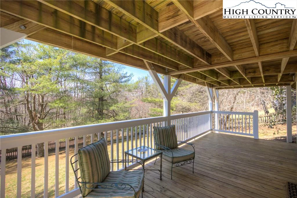 Image number 19 for the current listing