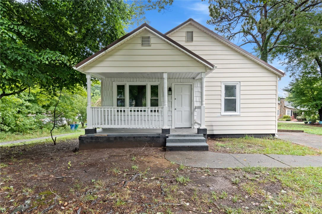 Image number 1 for the current listing