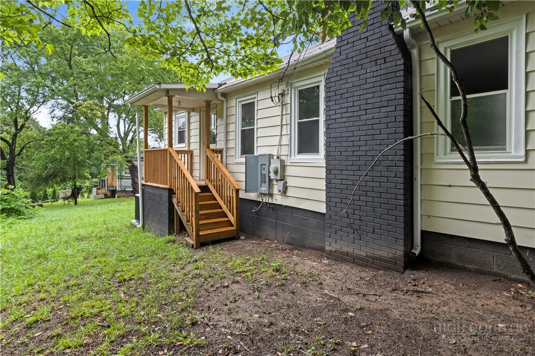 Image number 4 for the current listing