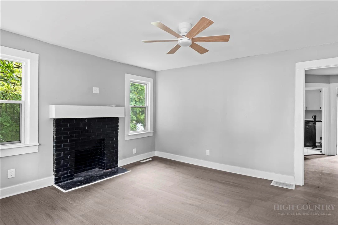 Image number 5 for the current listing
