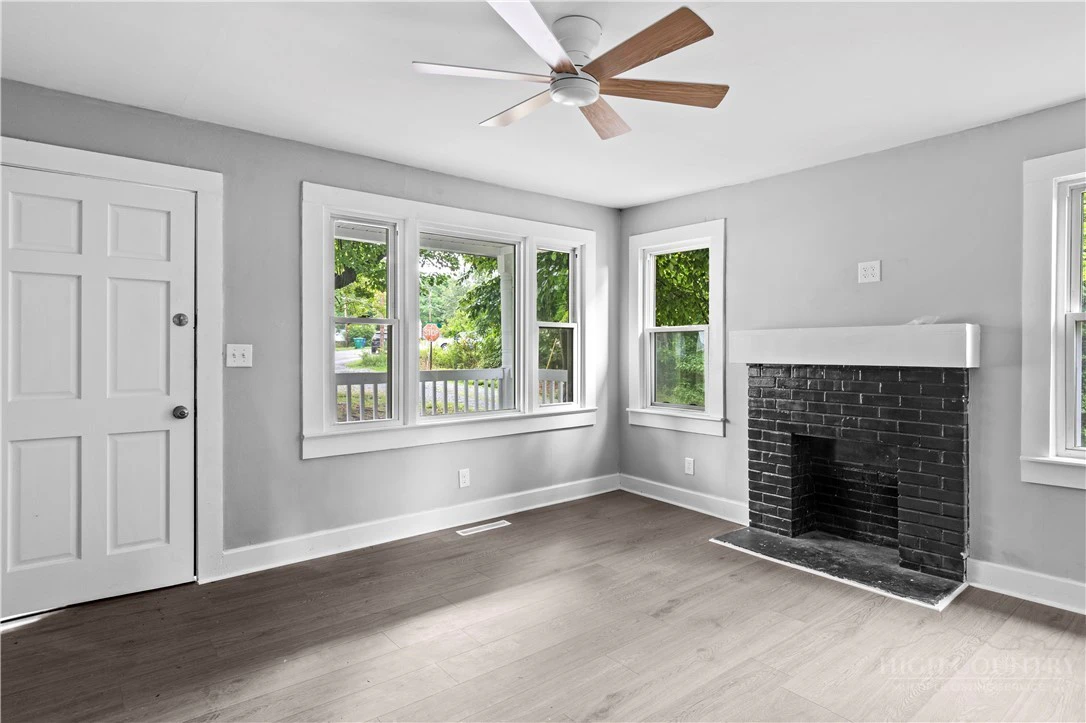 Image number 6 for the current listing