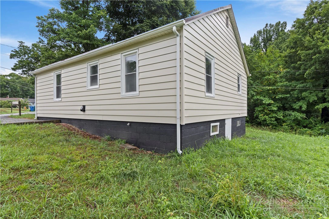 Image number 18 for the current listing