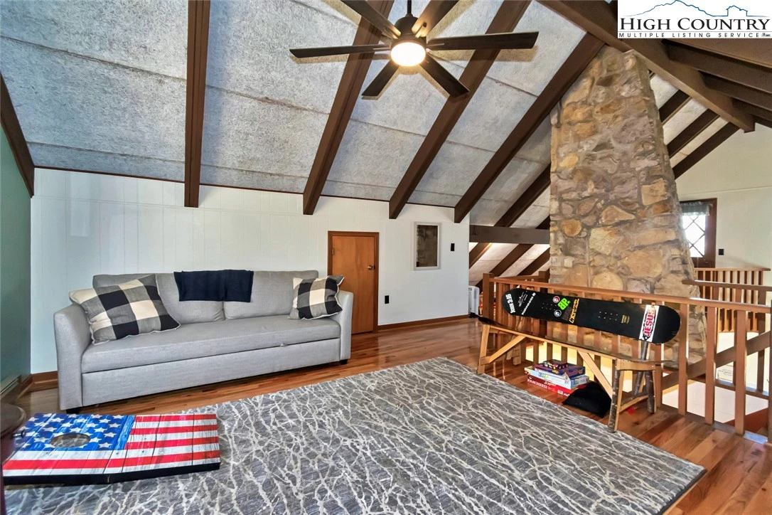 Image number 10 for the current listing