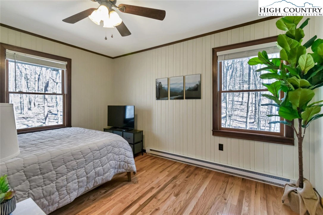 Image number 2 for the current listing
