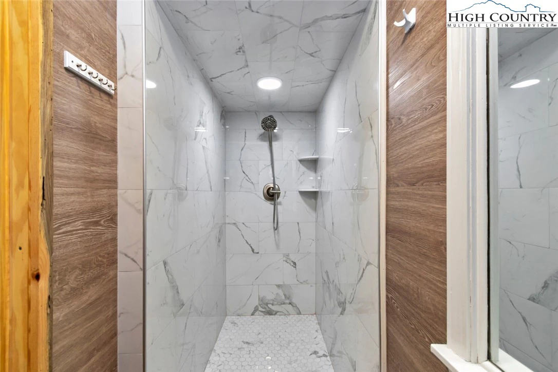 Image number 5 for the current listing