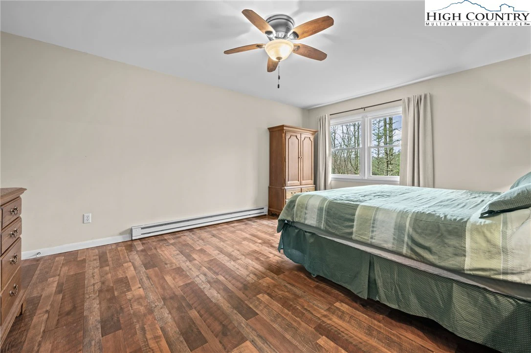Image number 4 for the current listing
