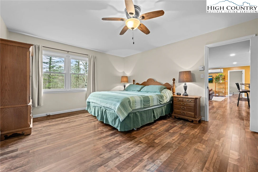 Image number 5 for the current listing