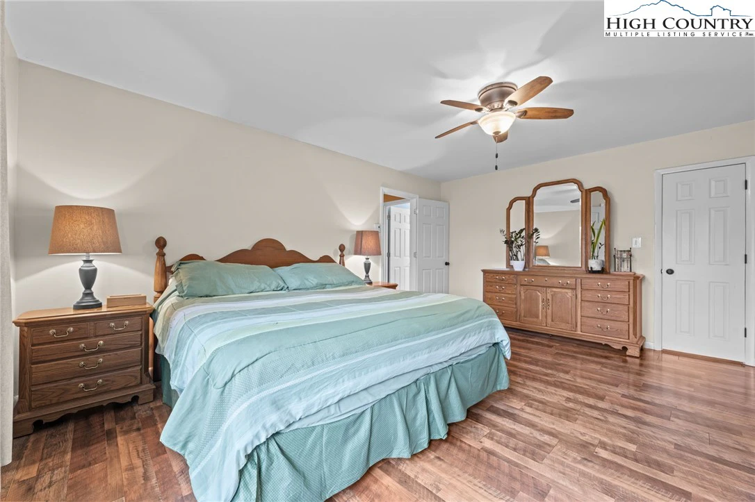 Image number 6 for the current listing