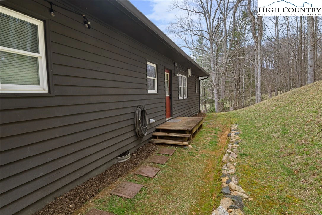 Image number 10 for the current listing