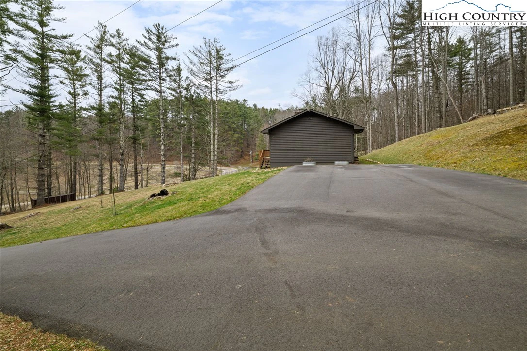 Image number 11 for the current listing