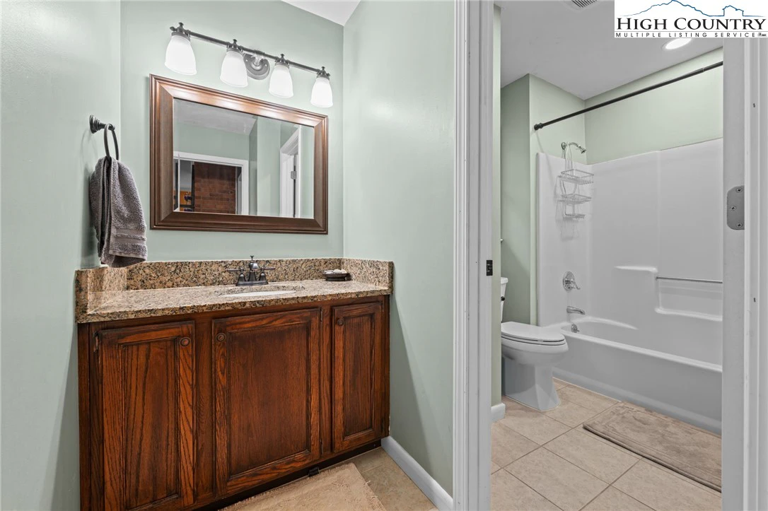 Image number 12 for the current listing