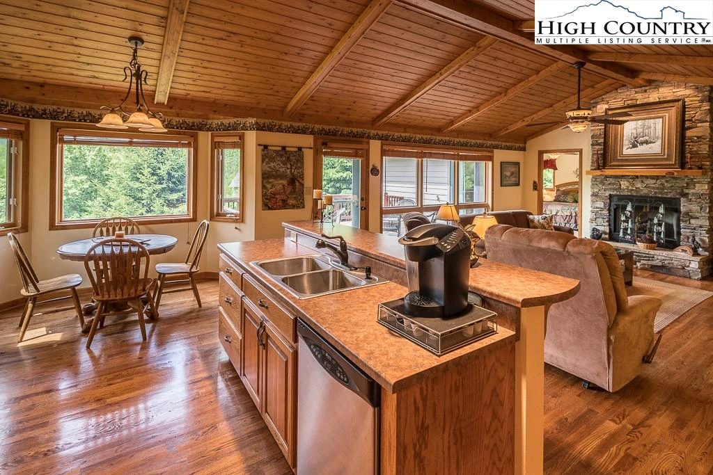 Image number 18 for the current listing