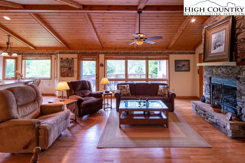 Image number 2 for the current listing