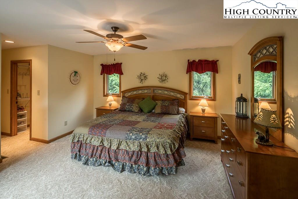 Image number 14 for the current listing