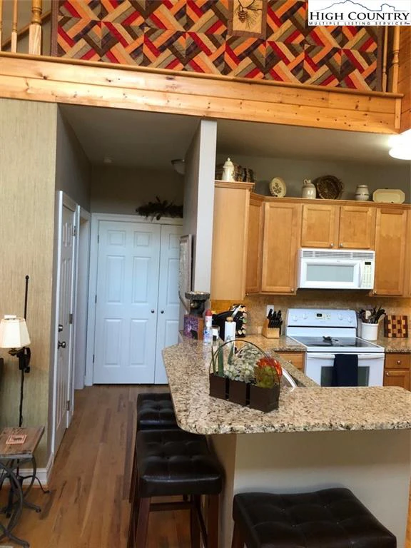 Image number 5 for the current listing