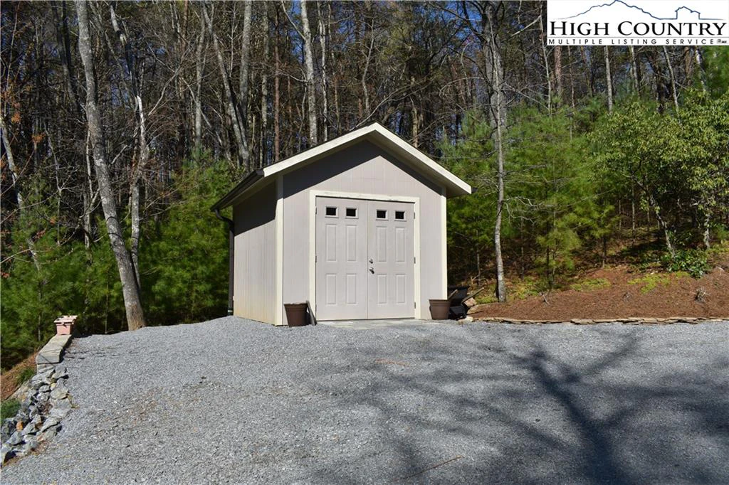 Image number 19 for the current listing