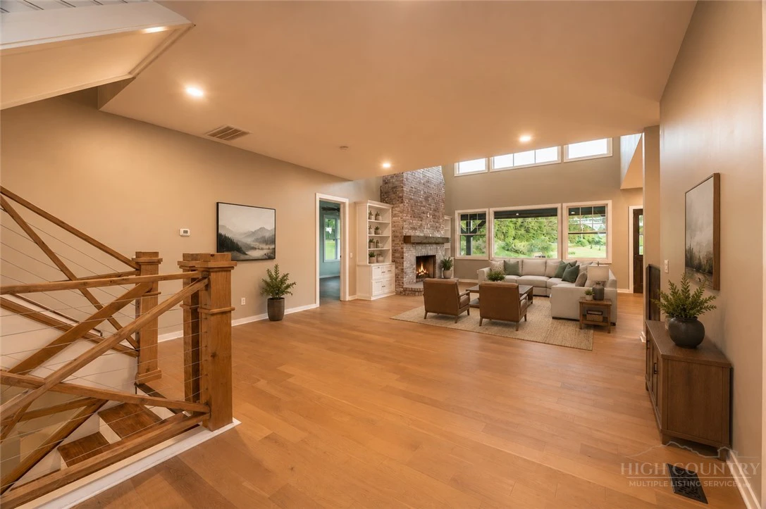 Image number 7 for the current listing