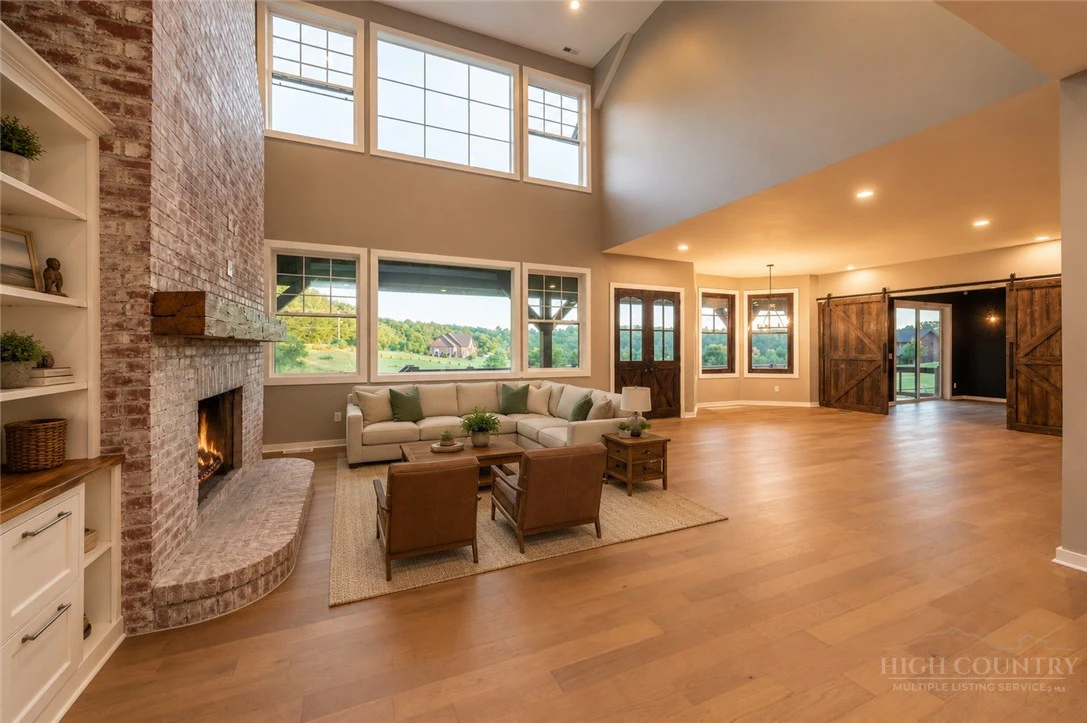 Image number 9 for the current listing