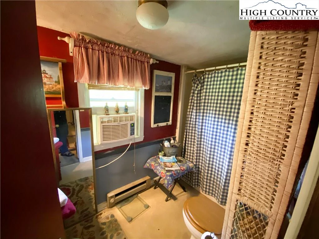 Image number 11 for the current listing
