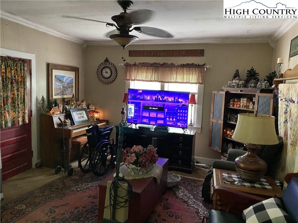 Image number 3 for the current listing