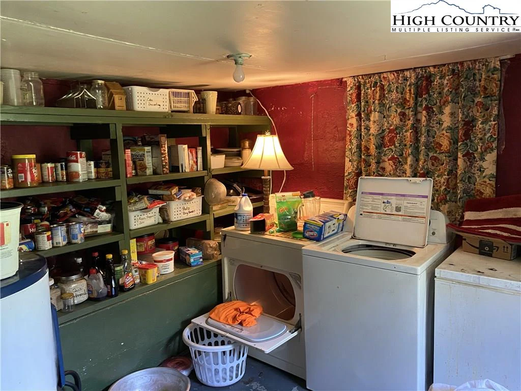 Image number 4 for the current listing