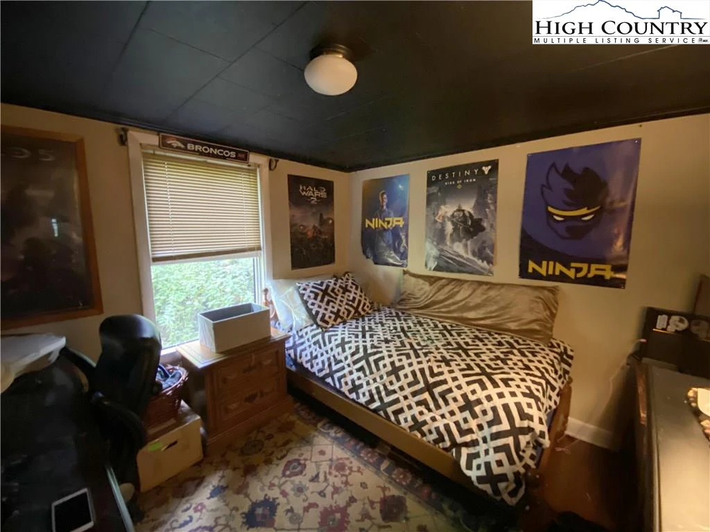 Image number 9 for the current listing