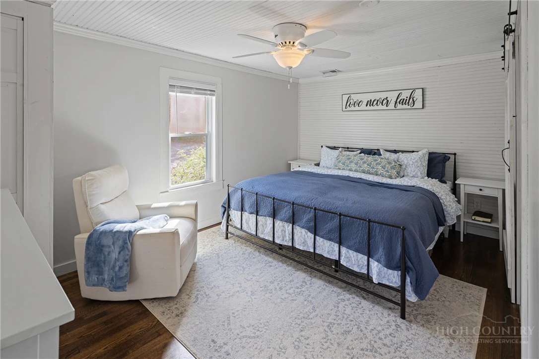 Image number 4 for the current listing