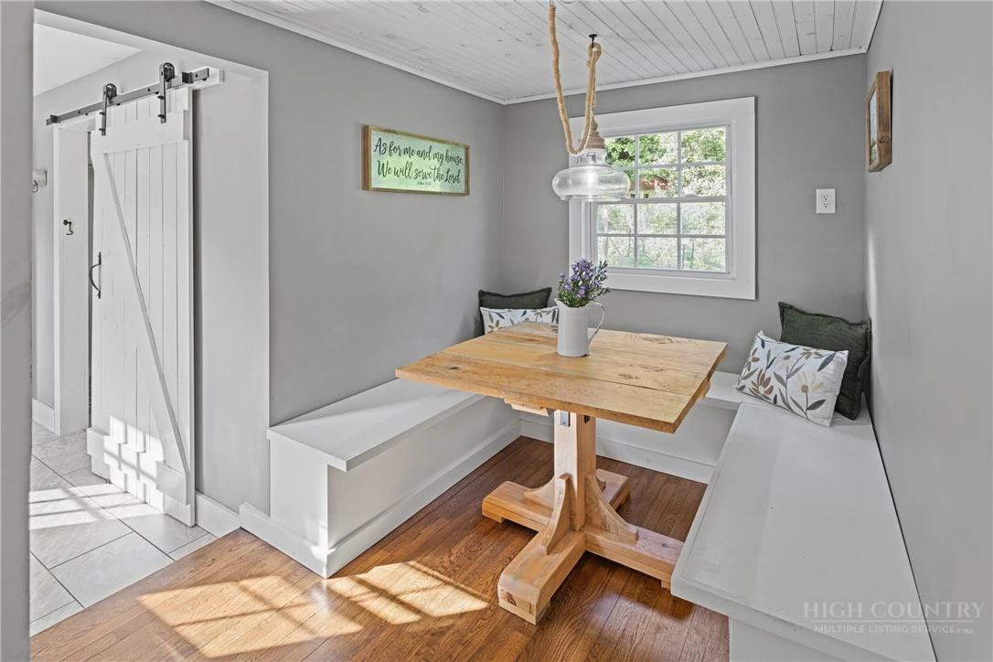 Image number 14 for the current listing