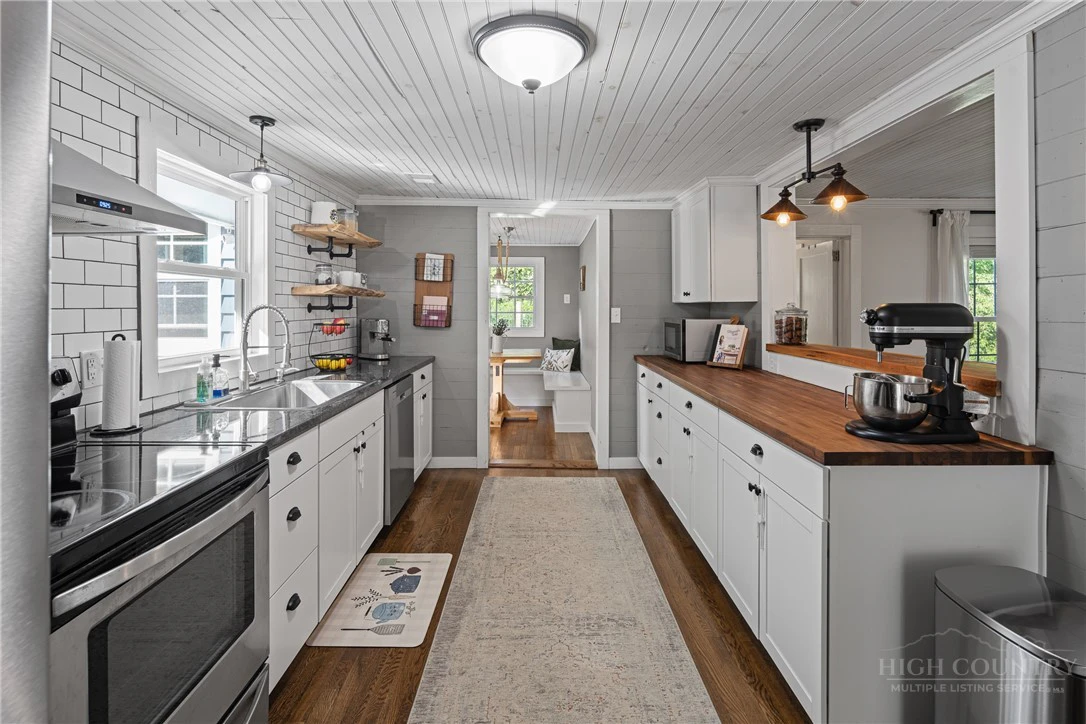 Image number 3 for the current listing