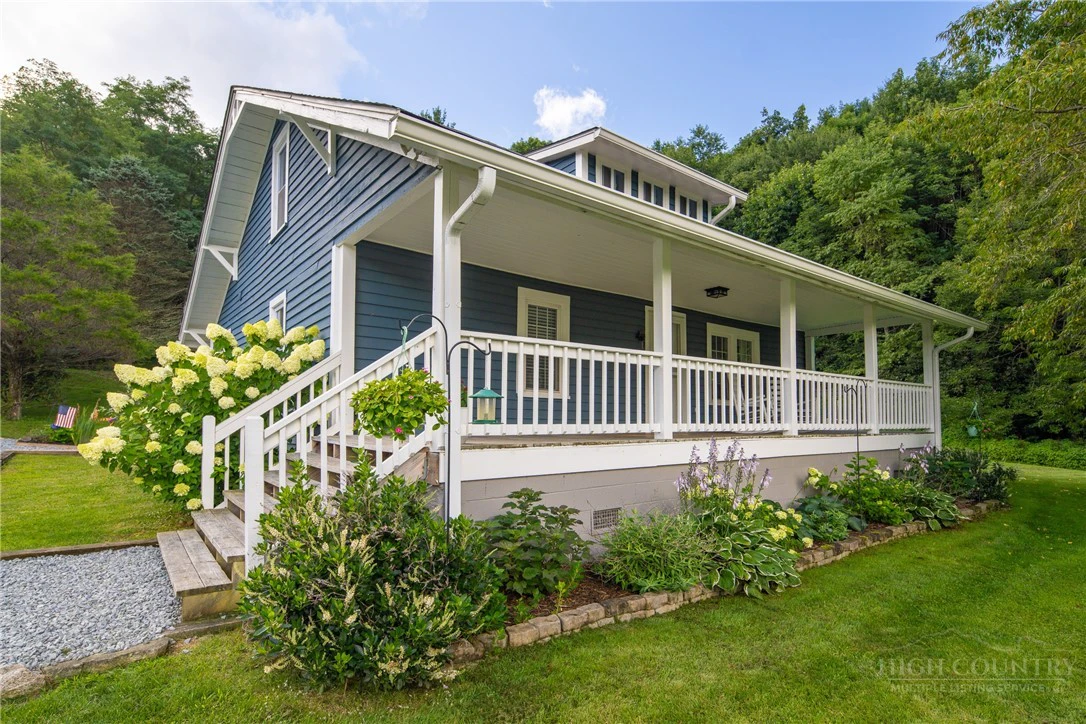 Image number 1 for the current listing