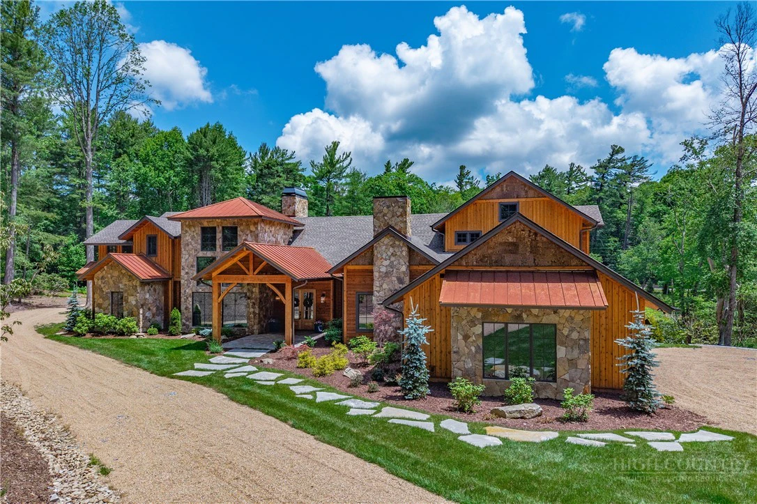 Image number 1 for the current listing