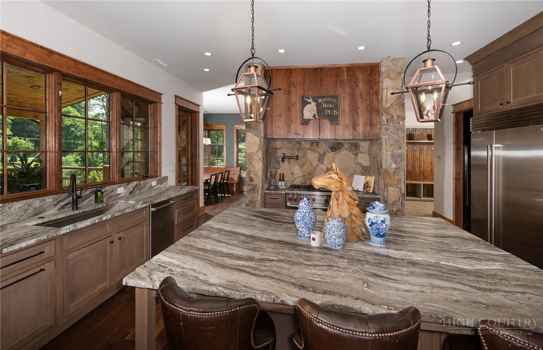 Image number 11 for the current listing