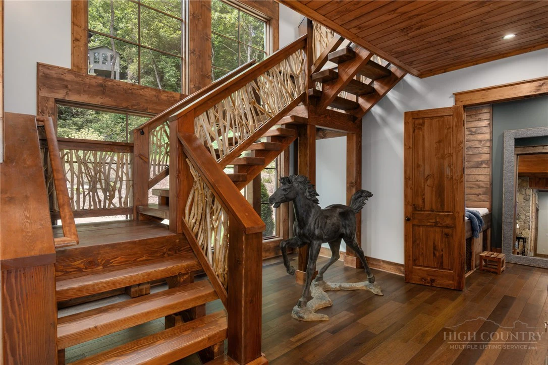 Image number 9 for the current listing