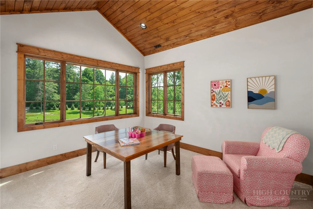 Image number 29 for the current listing