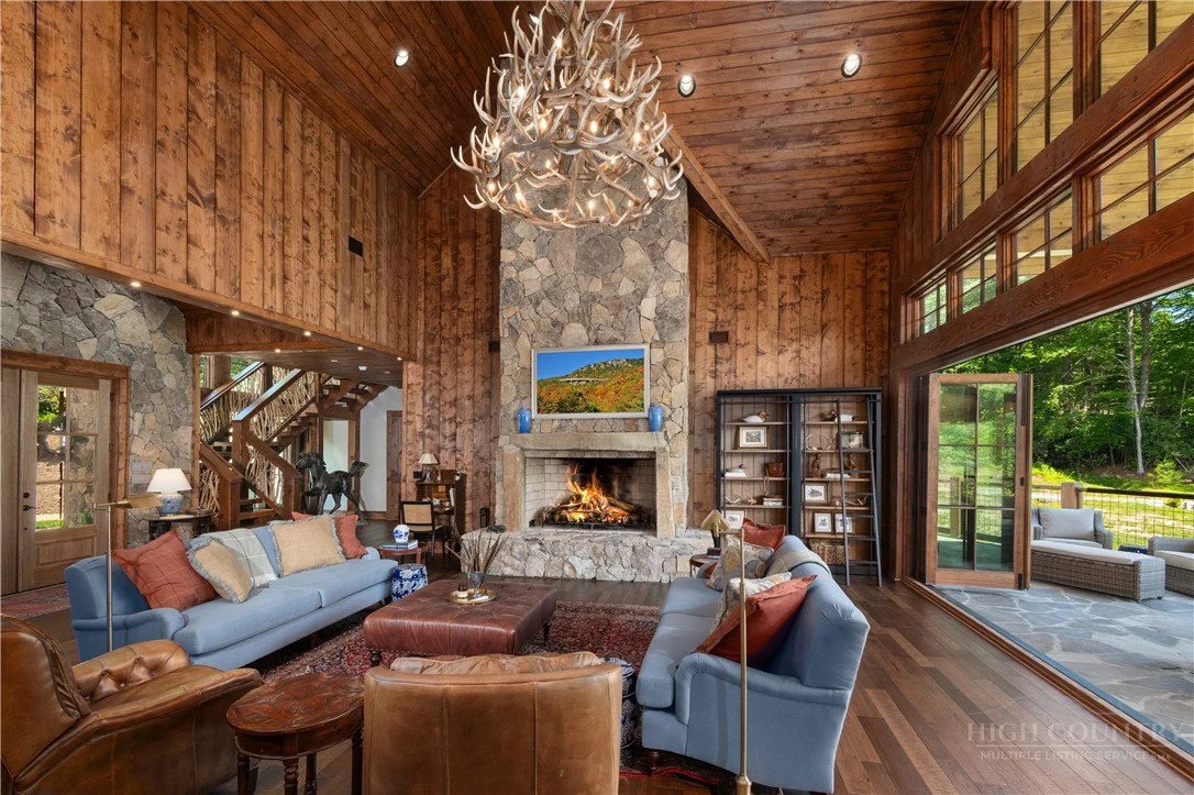Image number 2 for the current listing