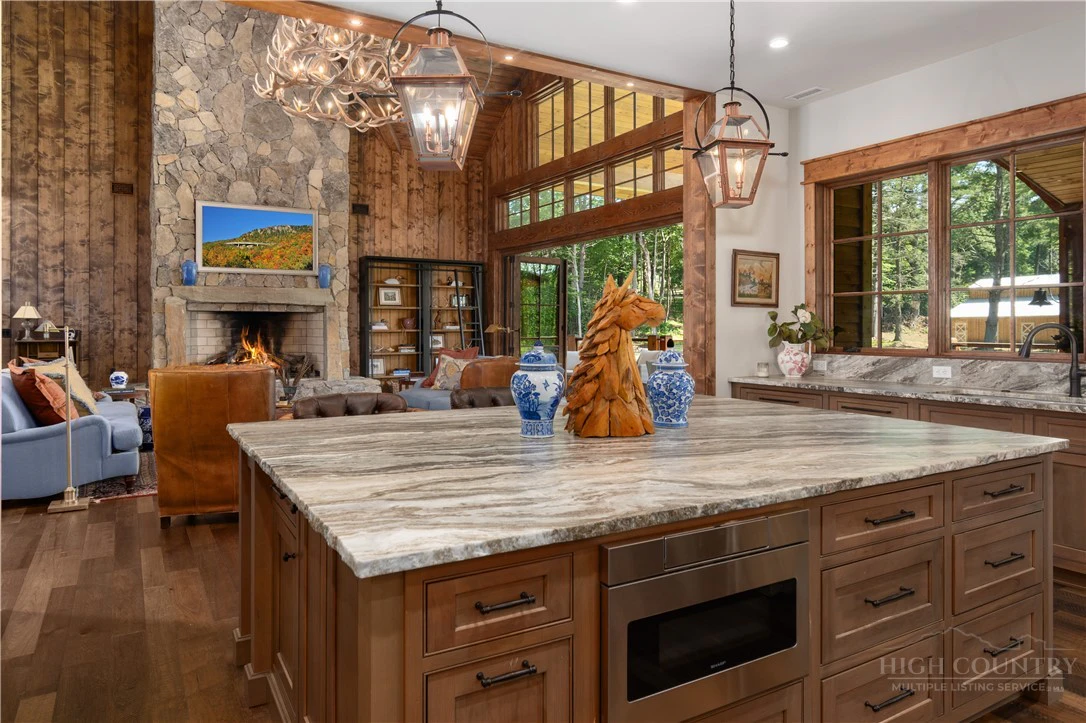 Image number 10 for the current listing