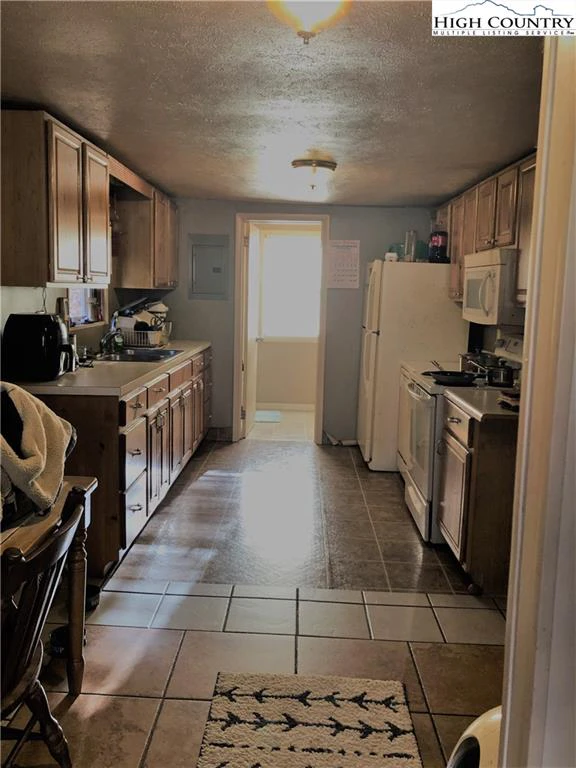 Image number 4 for the current listing