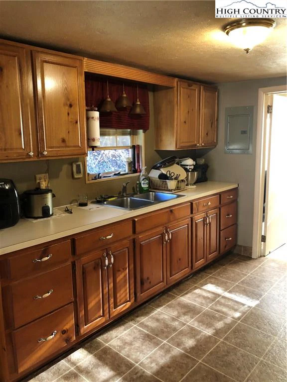 Image number 5 for the current listing