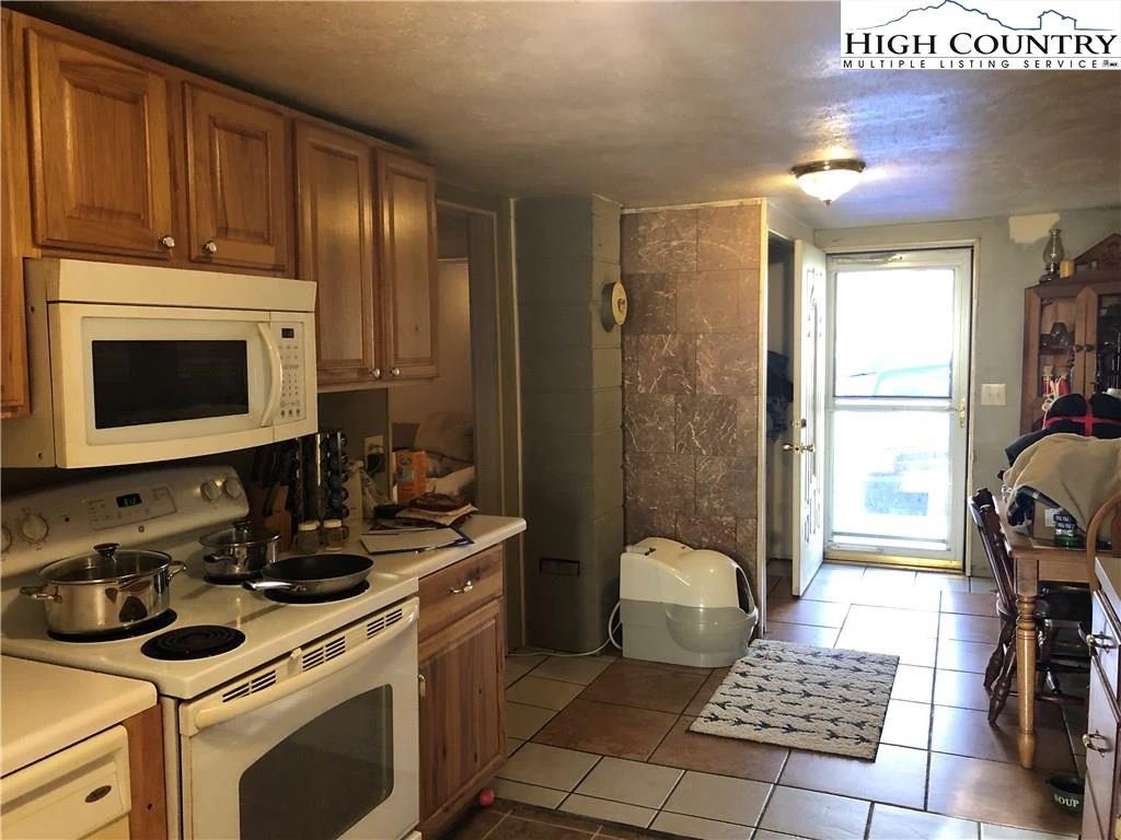 Image number 6 for the current listing
