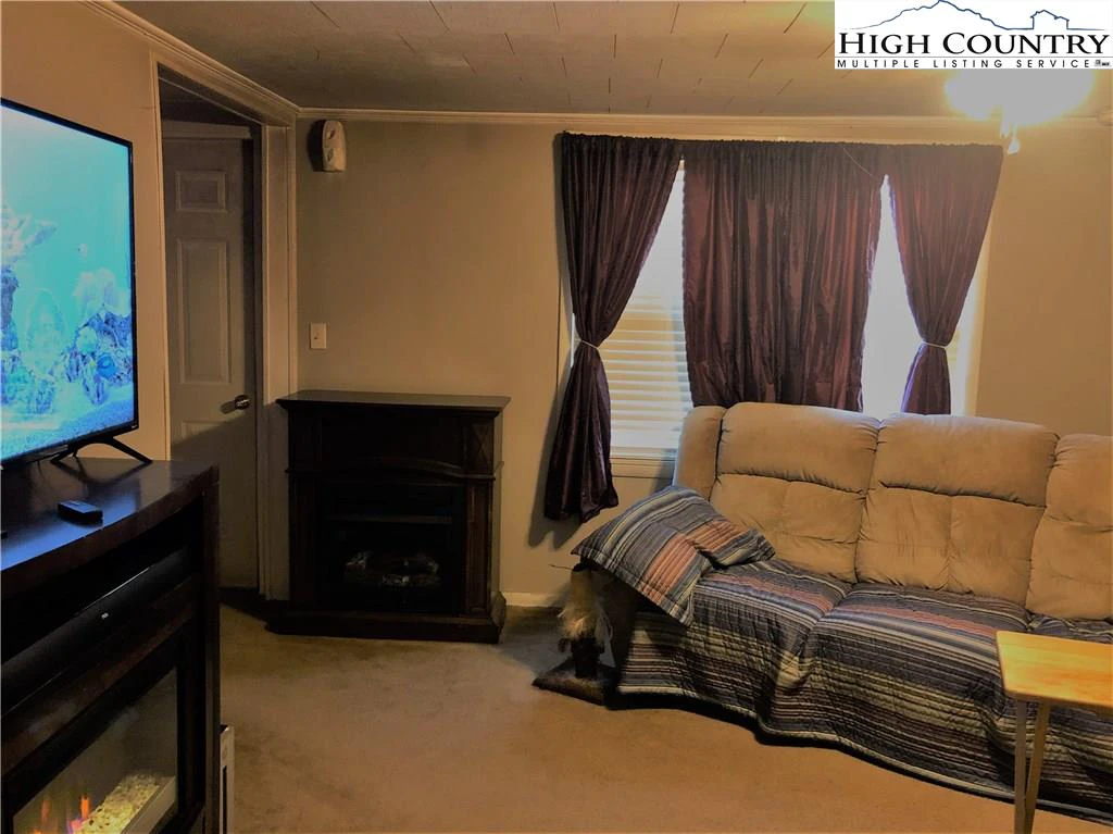 Image number 7 for the current listing