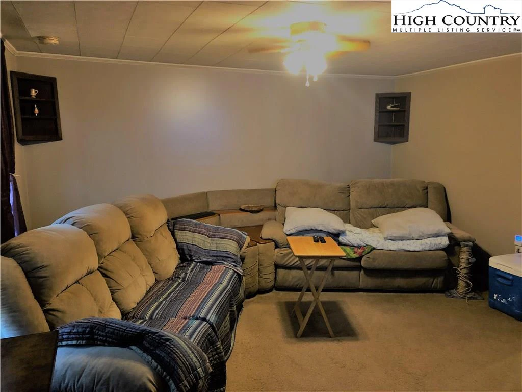 Image number 8 for the current listing