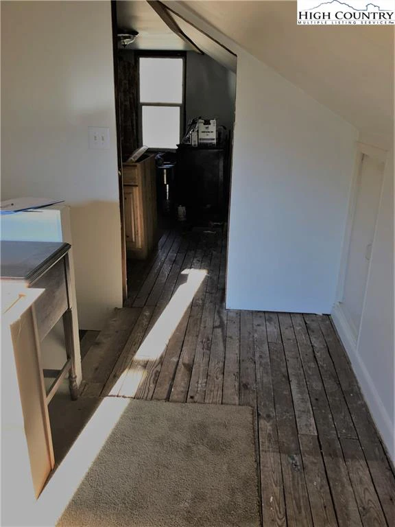 Image number 9 for the current listing