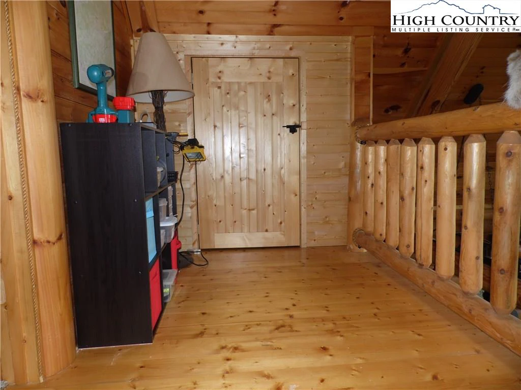 Image number 10 for the current listing