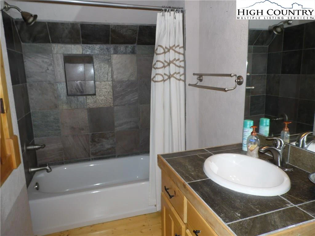 Image number 11 for the current listing