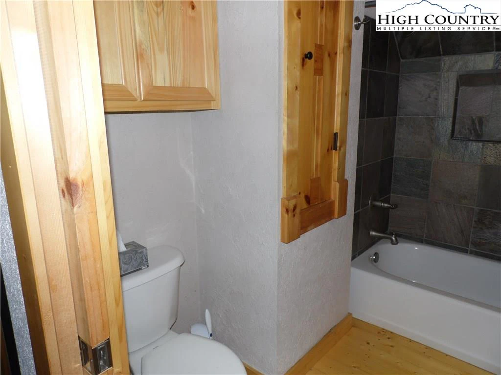 Image number 12 for the current listing