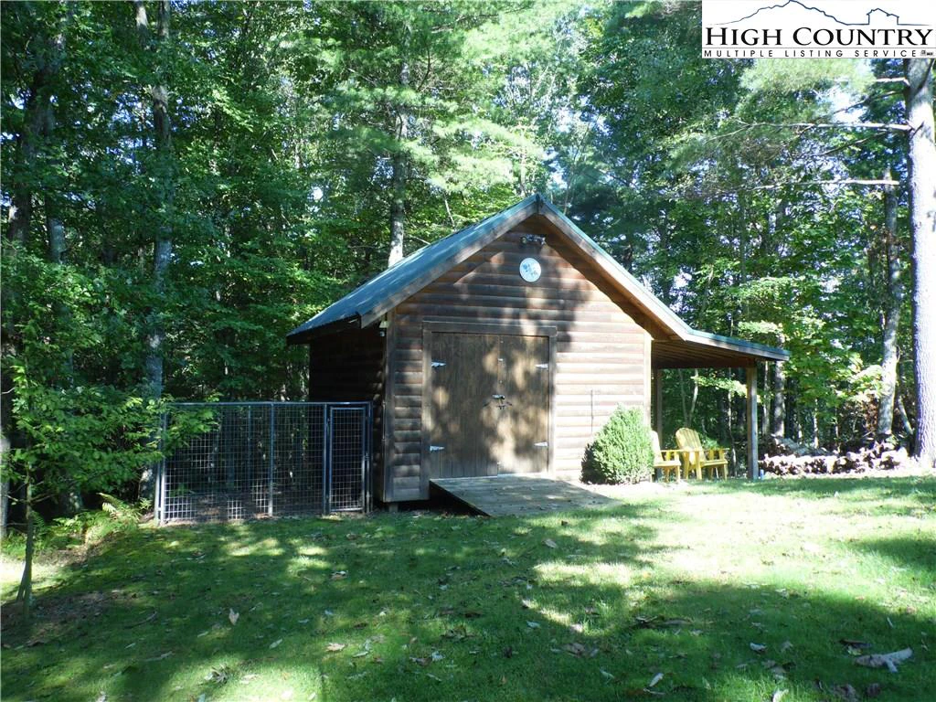 Image number 16 for the current listing